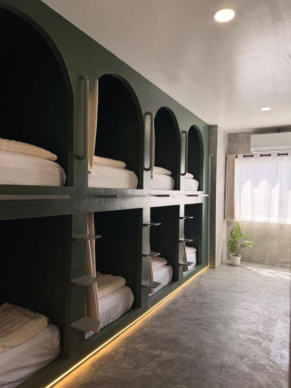 a room with a bunch of bunk beds at Cheevit Cheeva Koh Tao Hostel in Ko Tao