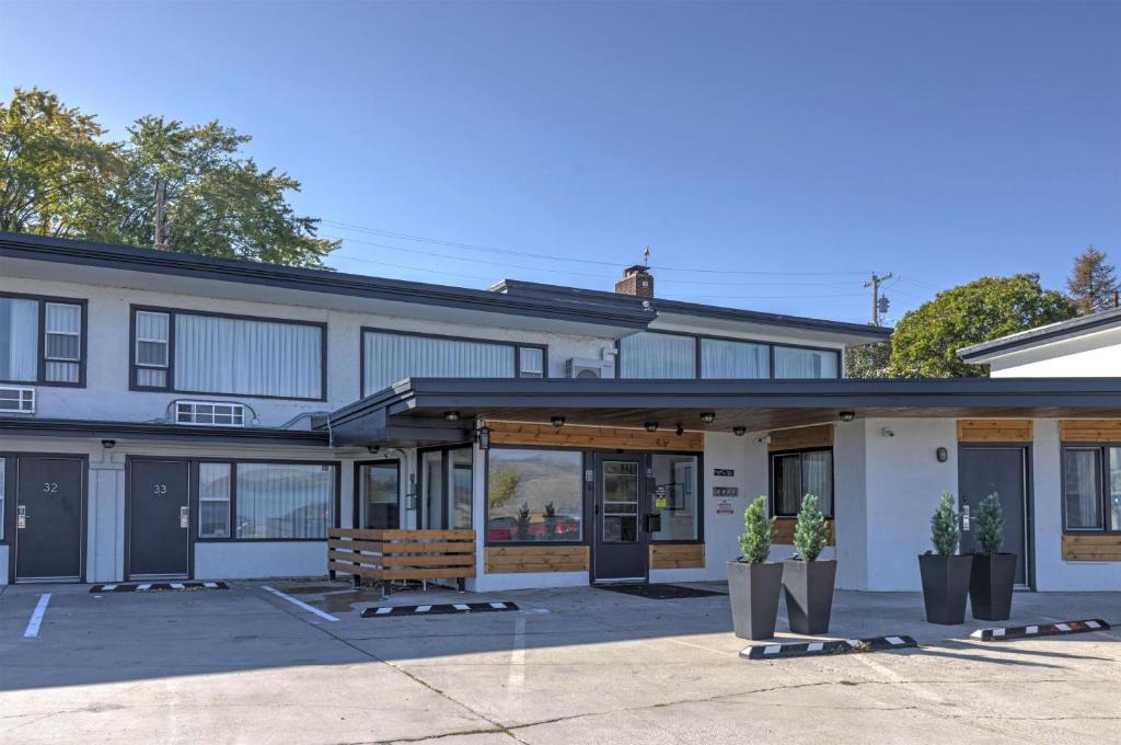 a building with a bench in front of it at Americas Best Value Inn Polson in Polson