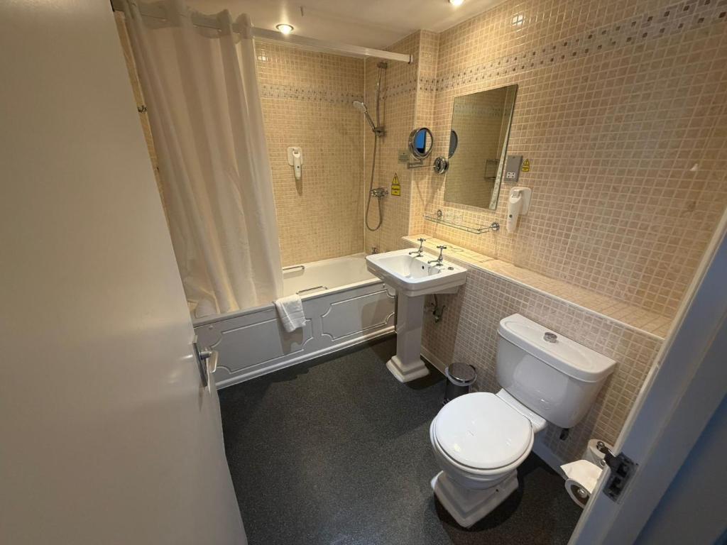 Raven Hotel by Greene King Inns - 