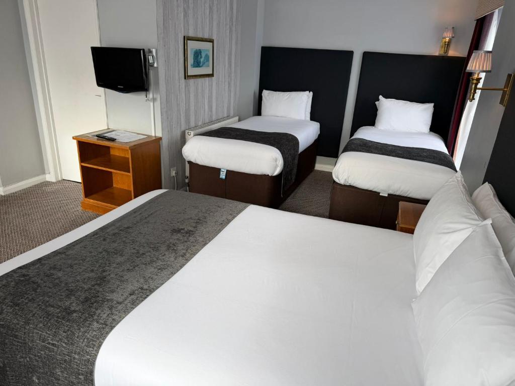 Raven Hotel by Greene King Inns - 
