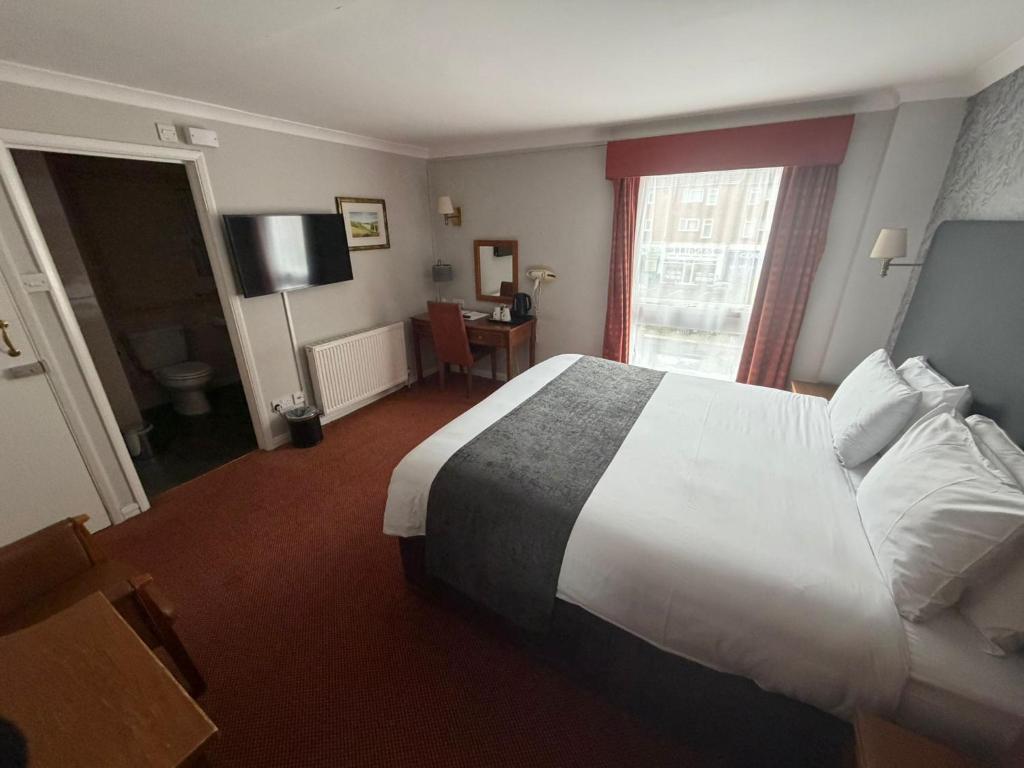 Raven Hotel by Greene King Inns - 