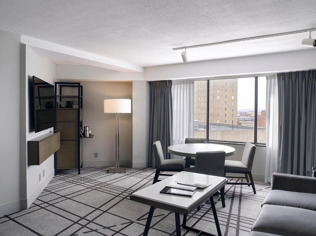 Hyatt Regency Louisville - Executive Suite