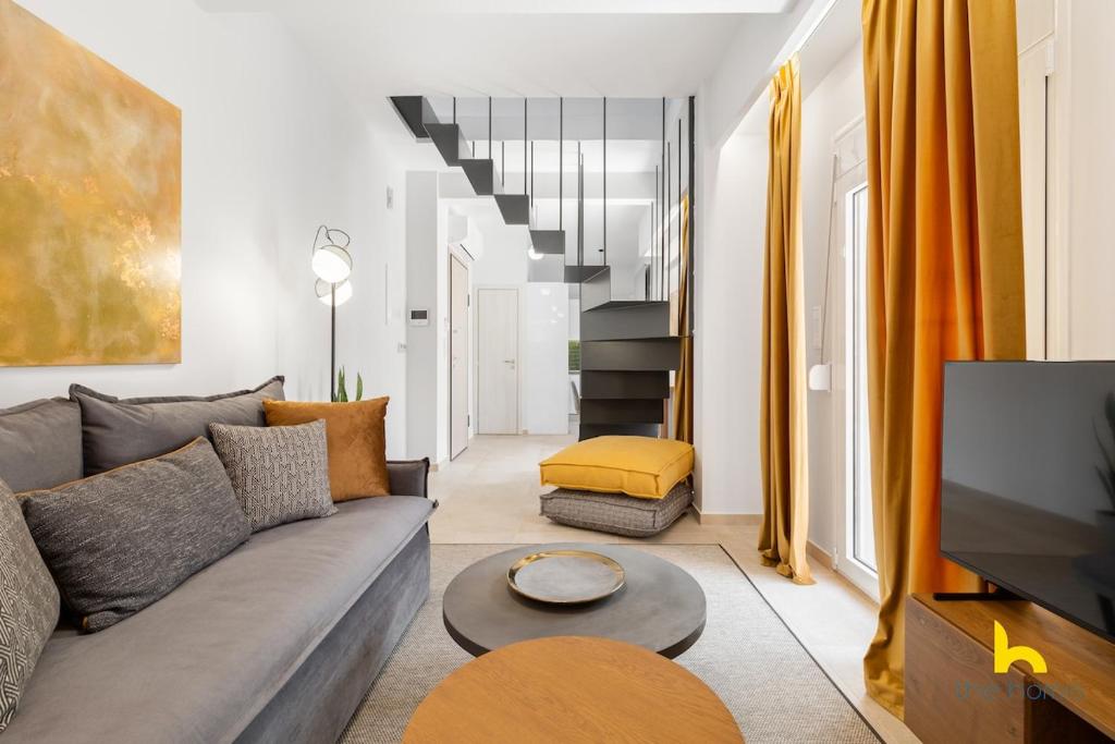 Stunning Top-Floor Duplex w Outdoor Jacuzzi!