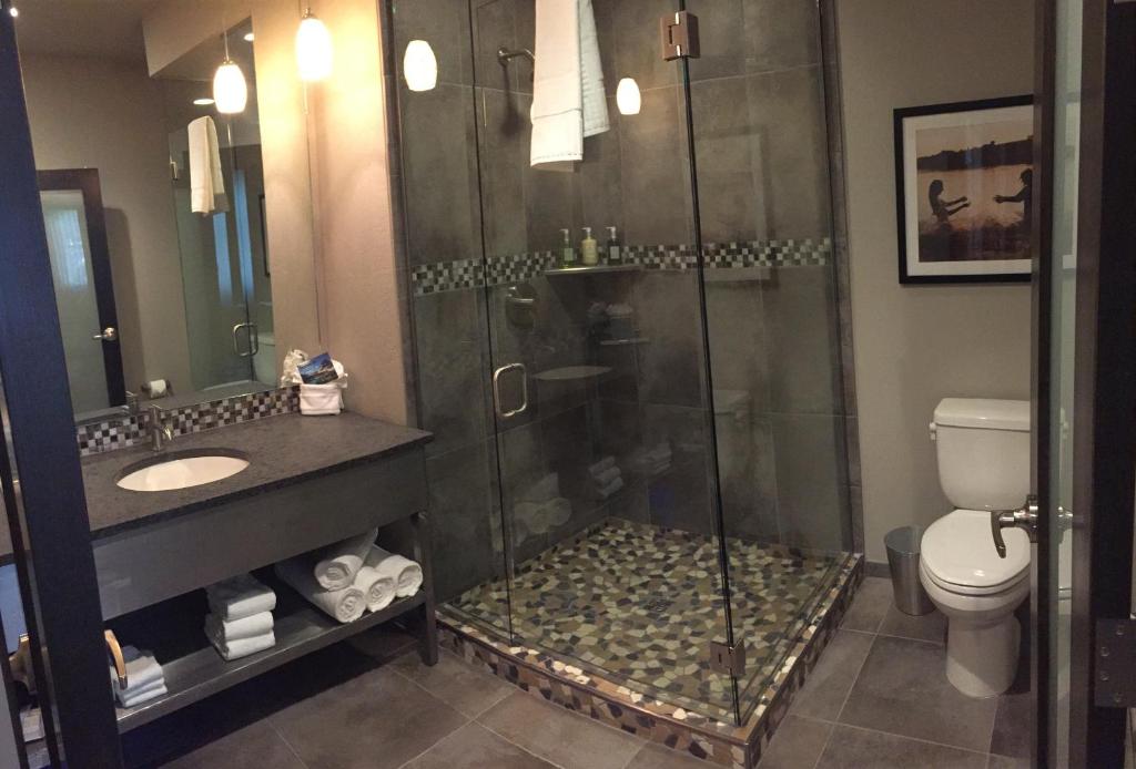 Firebrand Hotel - Deluxe King Room