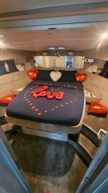 Nuits insolites sur un bateau 12m en pleine nature