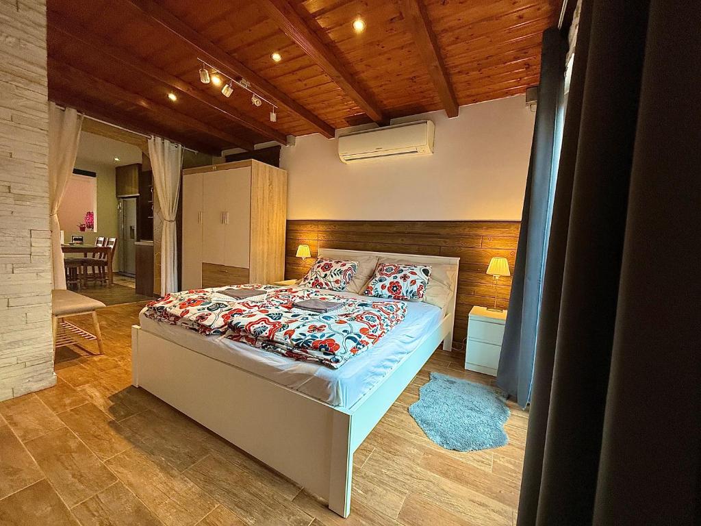 a bedroom with a large bed in a room at Erika's House. in Érd
