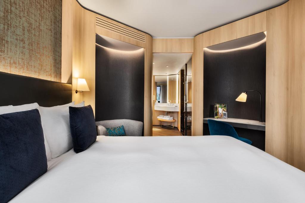 The Westminster London, Curio Collection by Hilton - 