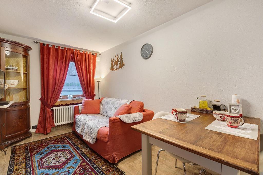a living room with a couch and a table at Casa Gardenia in Arvier