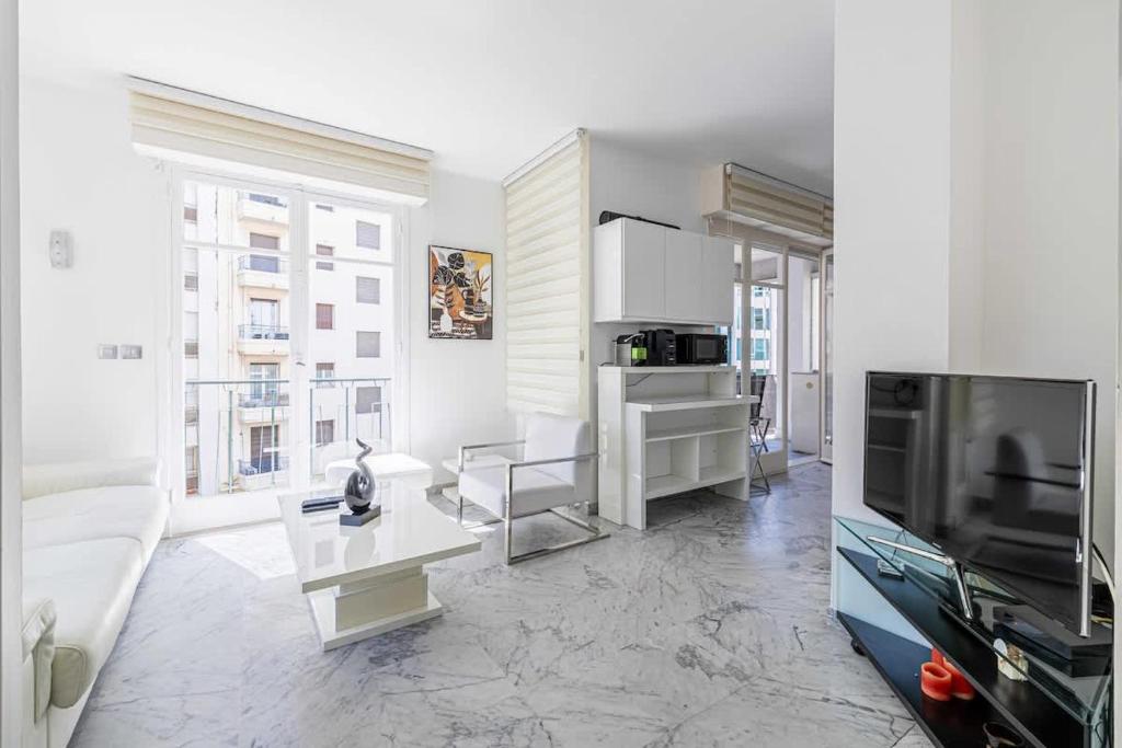Charming 2BR Apartment 3 minutes from the sea