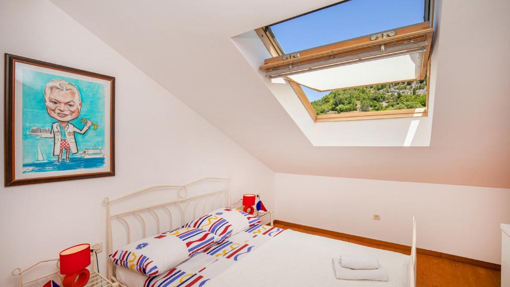 a bedroom with a bed and a window at Villa Olive by Villas Guide in Imotica