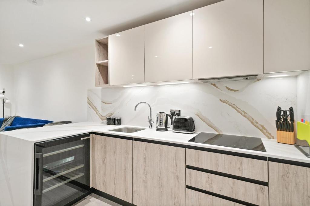 Executive 1 & 2 Bed Apartments in heart of London FREE WIFI by City Stay Aparts London - Studio
