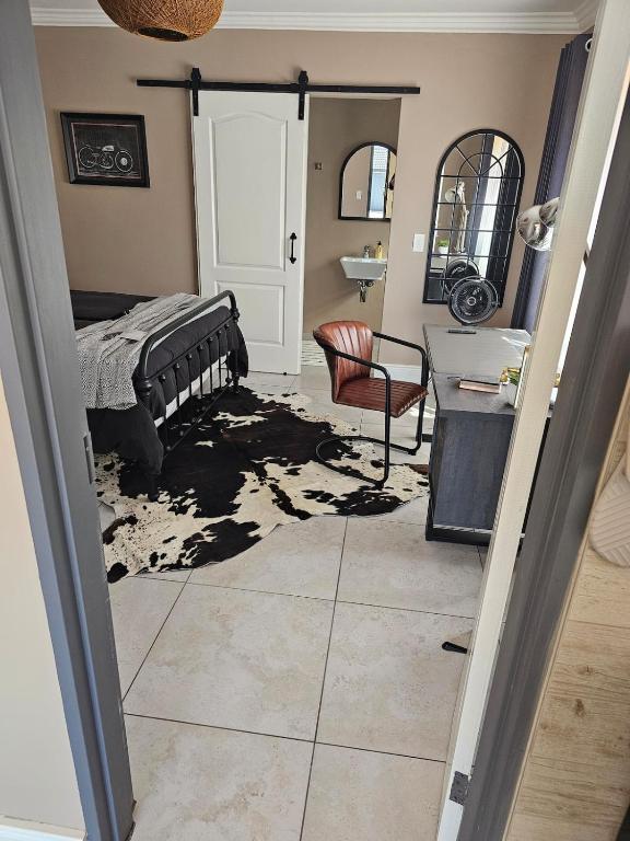 a bedroom with a bed and a desk and a mirror at Cape Town Glam in Welgemoed