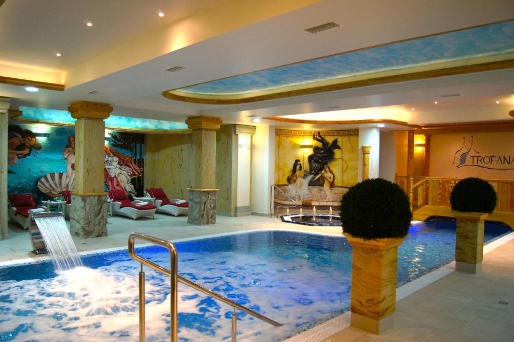 Bazén v ubytování Trofana Wellness & SPA nebo v jeho okolí