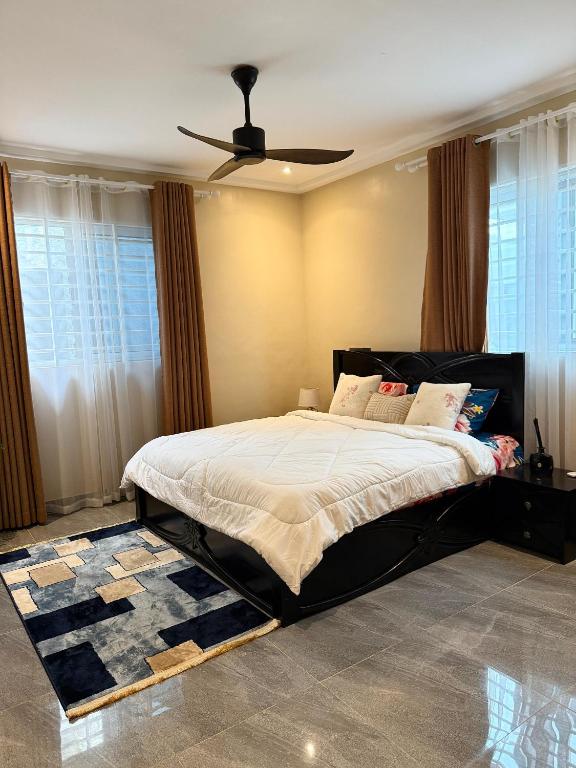 Luxury Three bedroom self compound