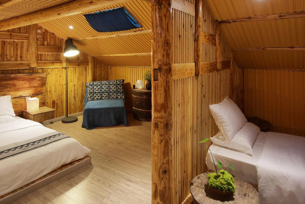 Postel nebo postele na pokoji v ubytování Tong Sang Art Hotel