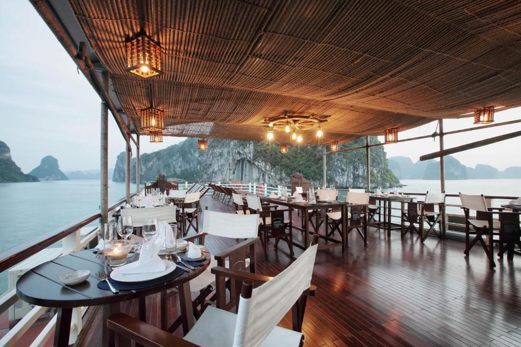 Nhà hàng/khu ăn uống khác tại Secret Halong Cruise