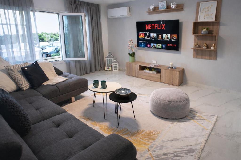 Luxury modern chic 1-bedroom apartment Athens City