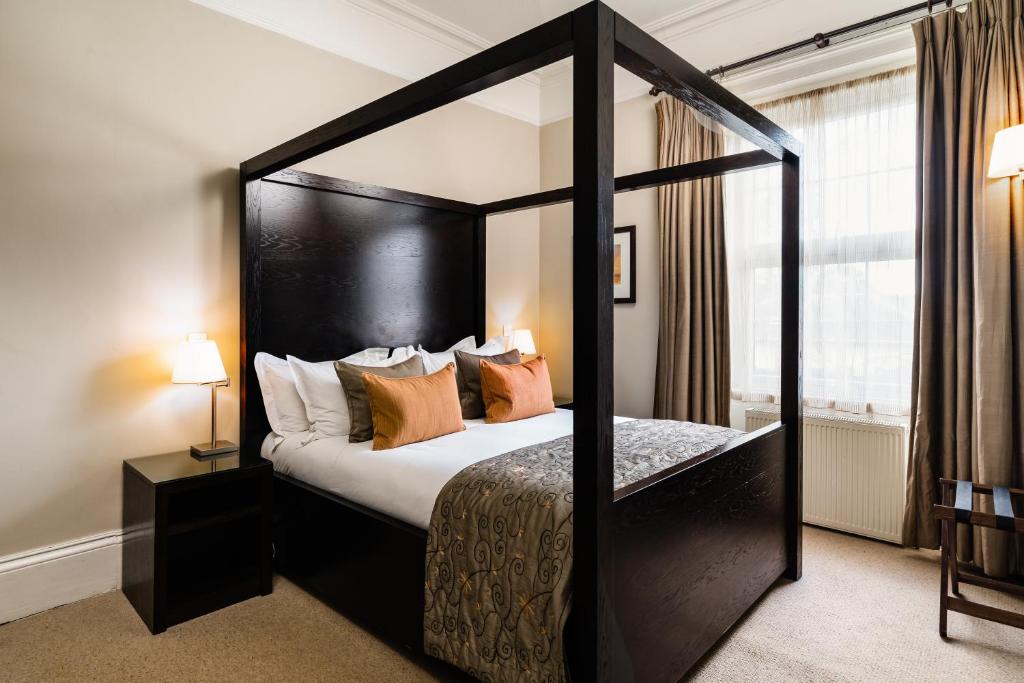 Forest Lodge Hotel - 
