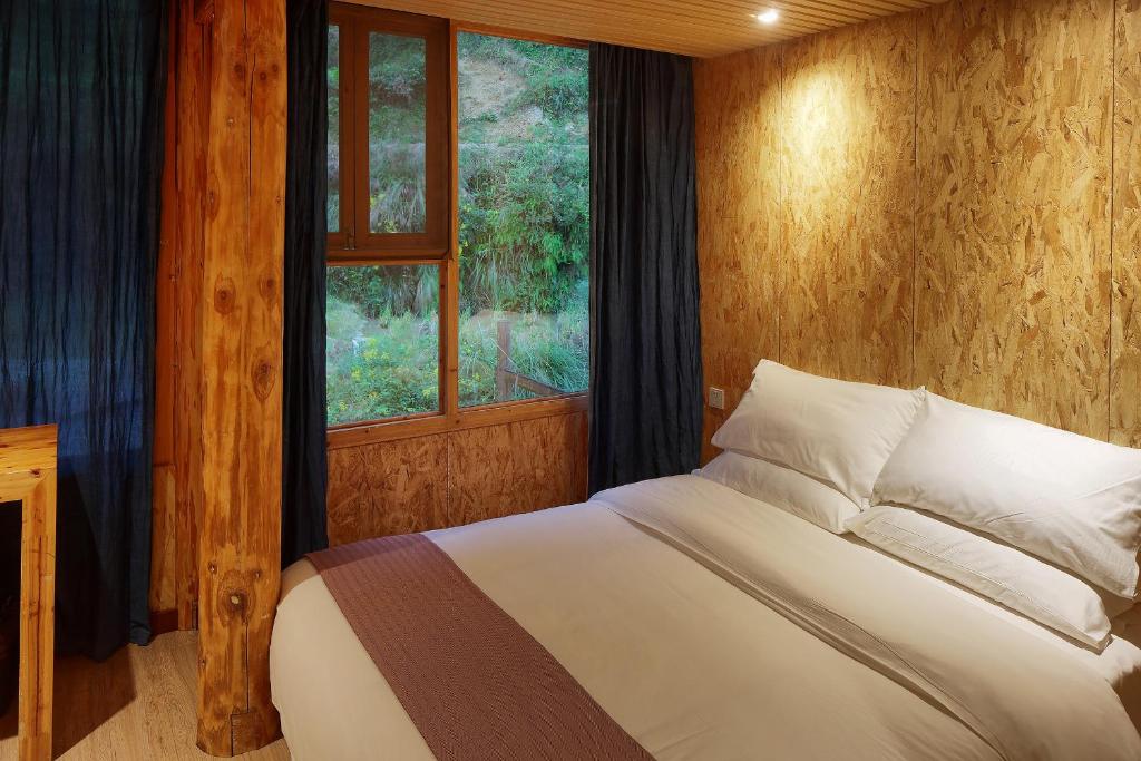 Postel nebo postele na pokoji v ubytování Tong Sang Art Hotel