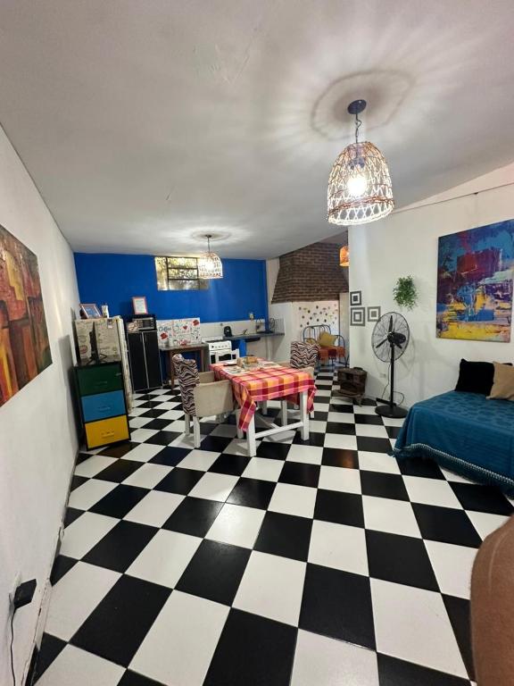 a room with a black and white checkered floor at Hospedaje San Vicente in San Vicente