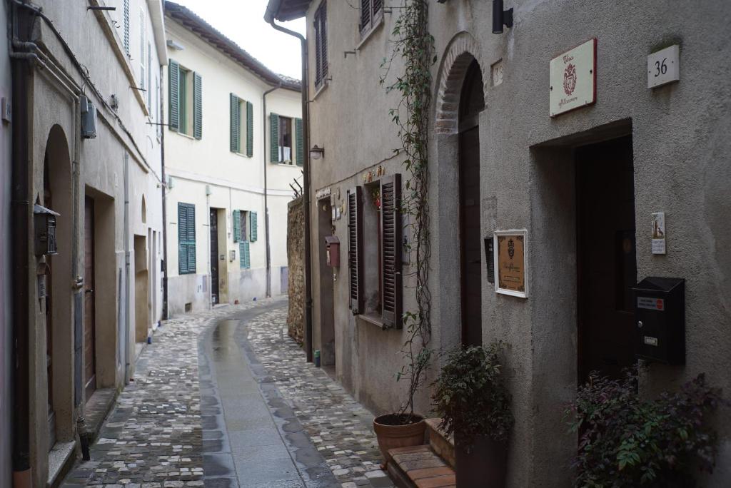 an alley in an old town with buildings at Affittacamere Fulginiae in Foligno