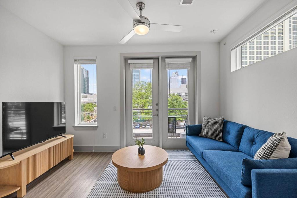 Placemakr Austin Downtown, Apartments by Hilton photo