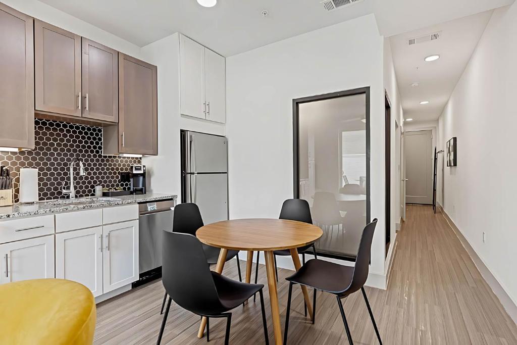 Placemakr Austin Downtown, Apartments by Hilton photo