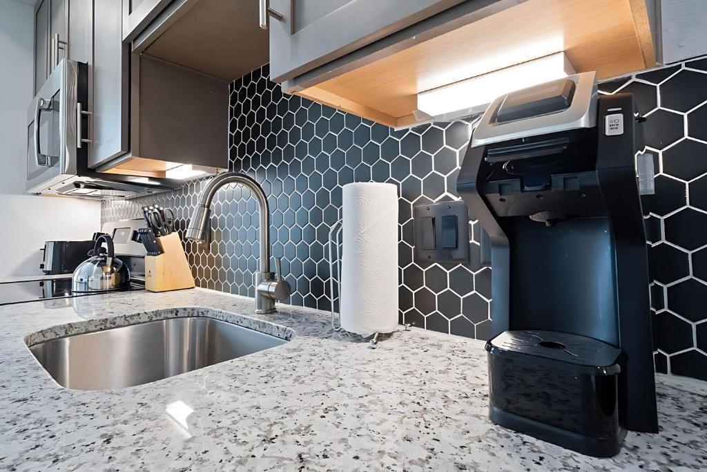 Placemakr Austin Downtown, Apartments by Hilton photo