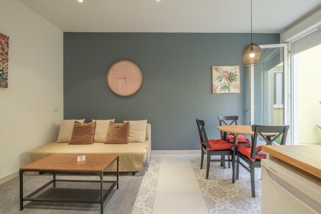 a living room with a bed and a table at Chic & Comfortable Apartment, Private Terrace in Valencia