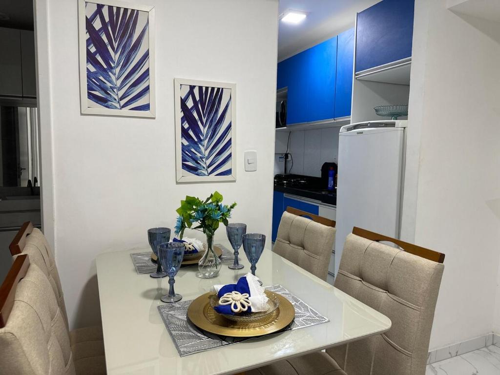 a dining room table with a plate of food on it at Refúgio Azul Vog Ville Sul in Caruaru