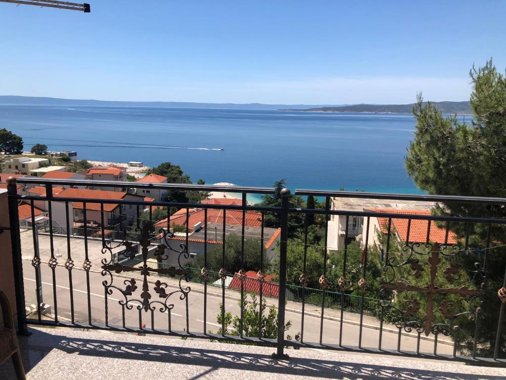 a balcony with a view of the water at Studio Apartments Ivo in Baška Voda