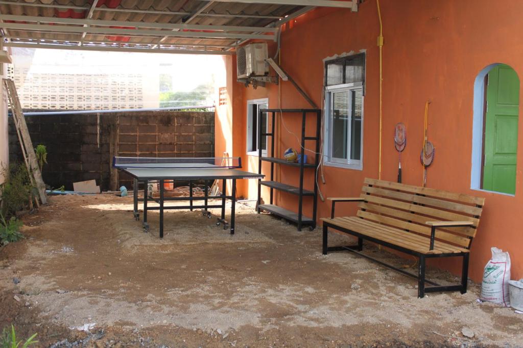 Phangan Guest House - Posto Letto In Dormitorio Misto Con 4 Letti