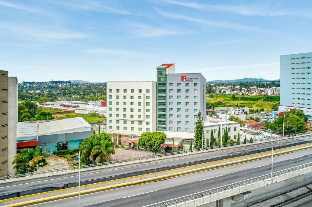 an overhead view of a city with a highway at Fiesta Inn Express Puebla Finsa in Puebla