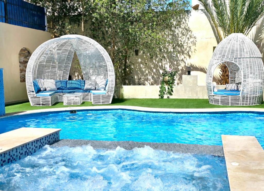 Luxury Royal Blue Family Villa 8pers private pool
