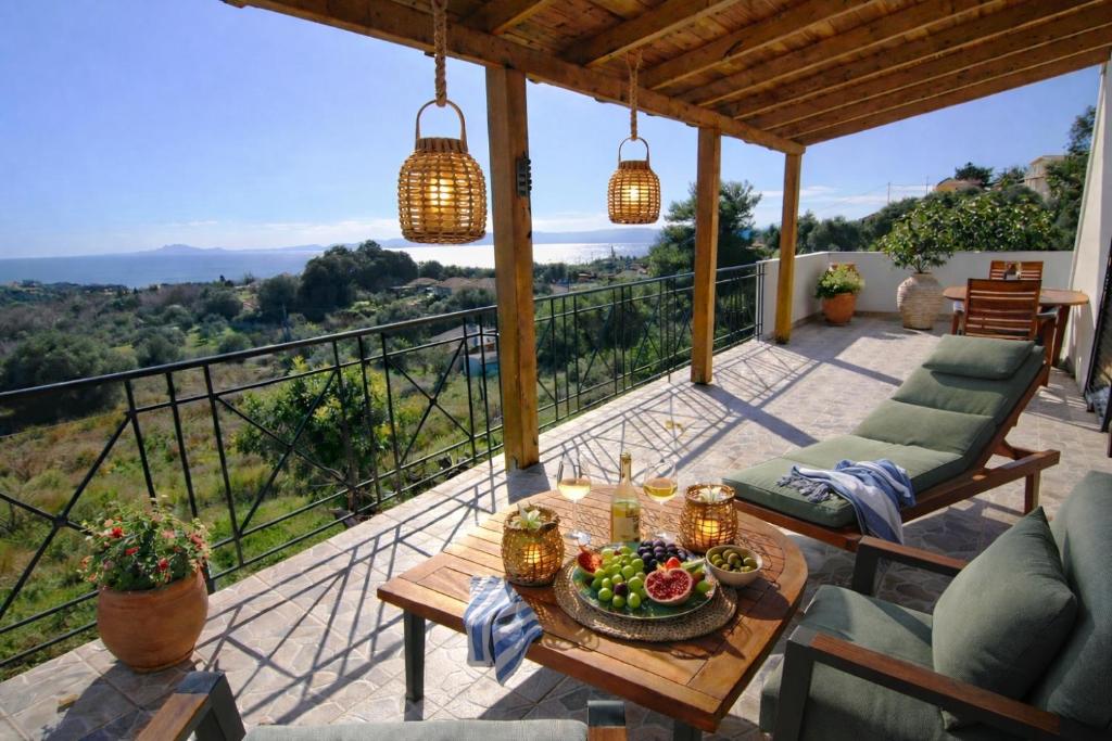 a patio with a table and chairs on a balcony at Villa Aniley in Ratzaklíon