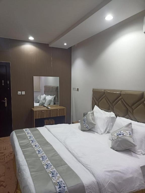 QUIET ROOMS APARTMENT