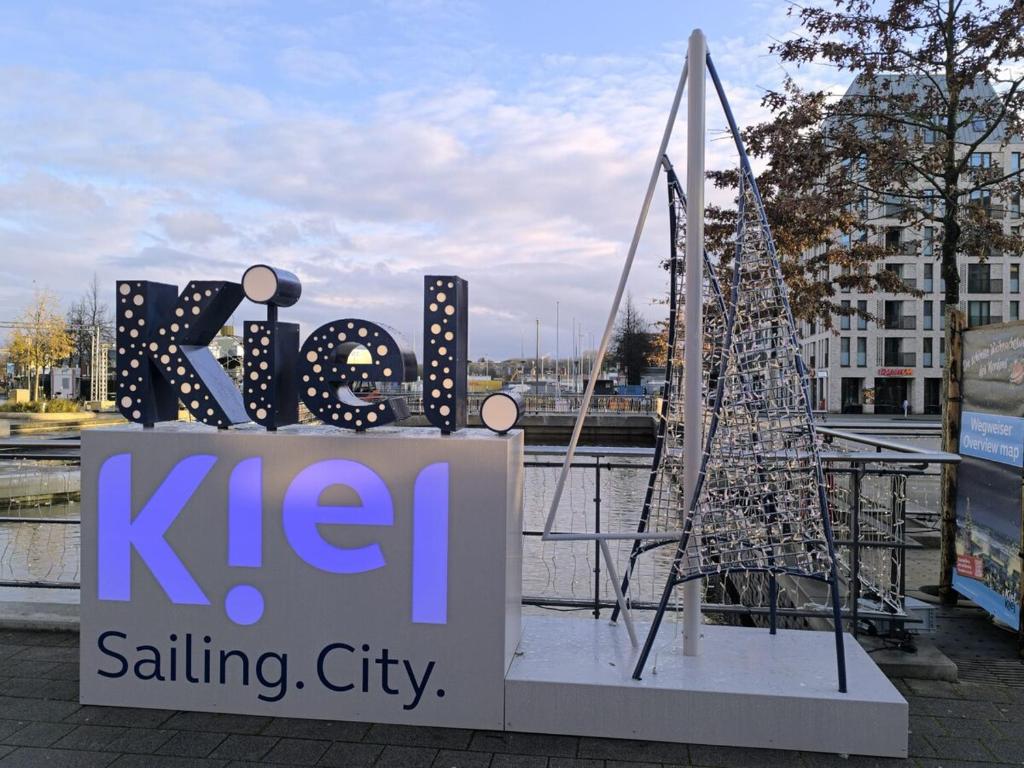 a kitz selling city sign with a christmas tree at BR Apartment in Kiel