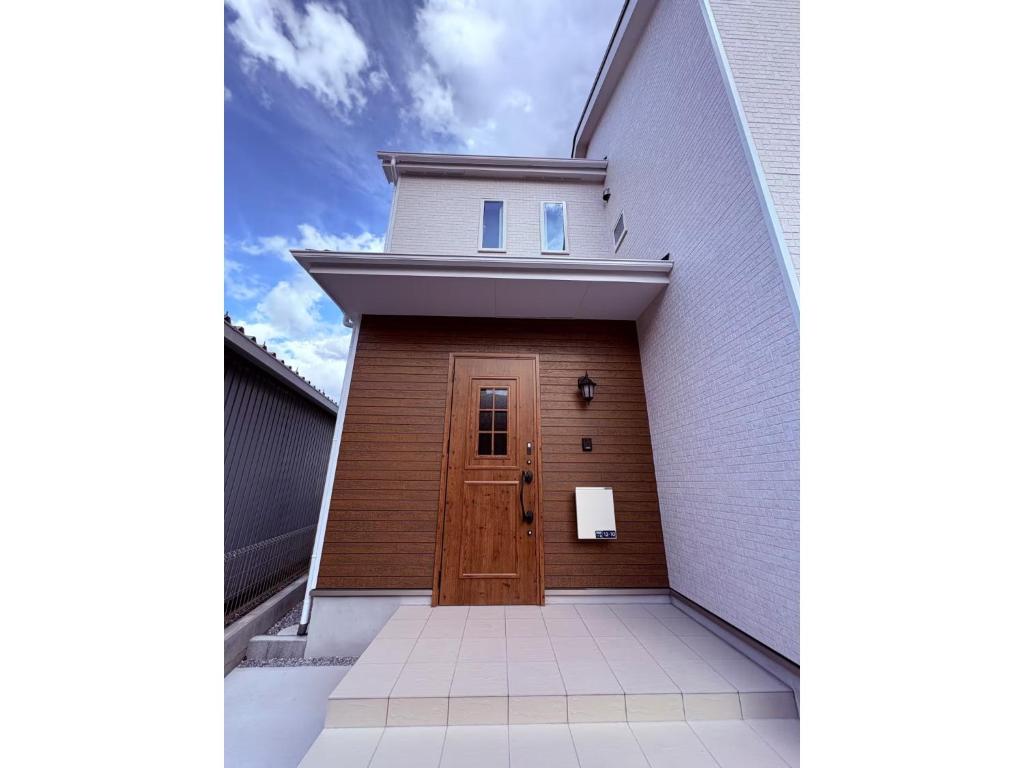 a building with a wooden door on the side of it at SAKURA HOTEL - Vacation STAY 35483v in Hanawadamachi