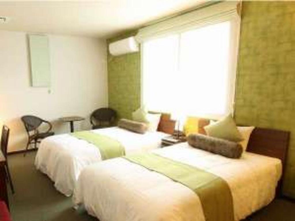 a bedroom with two beds and a window at scene - Vacation STAY 52631v in Daisen