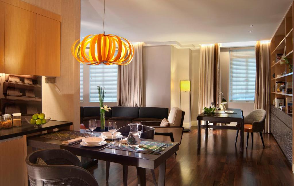 Khu vực ghế ngồi tại Ascott Raffles Place Singapore