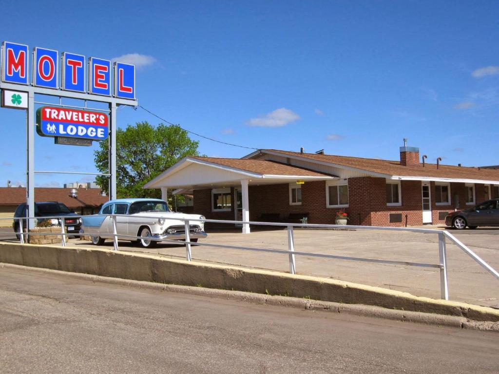an old car parked in front of a motel at Travelers Lodge Marshall in Marshall