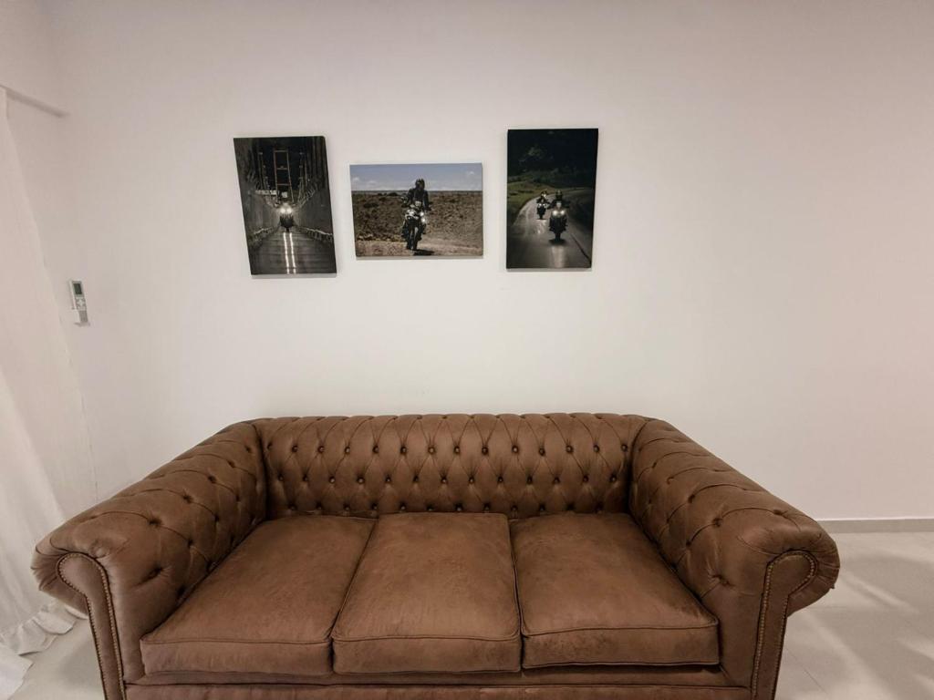 Monte Grande Family Stay - Balcón y parilla