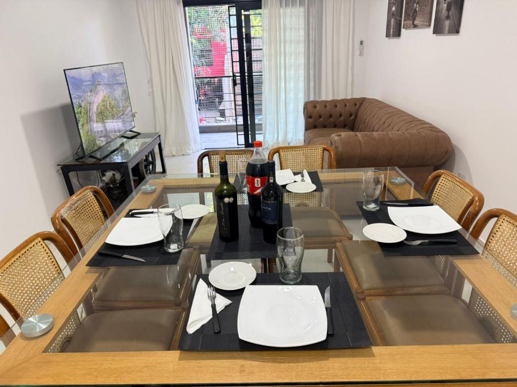 Monte Grande Family Stay - Balcón y parilla