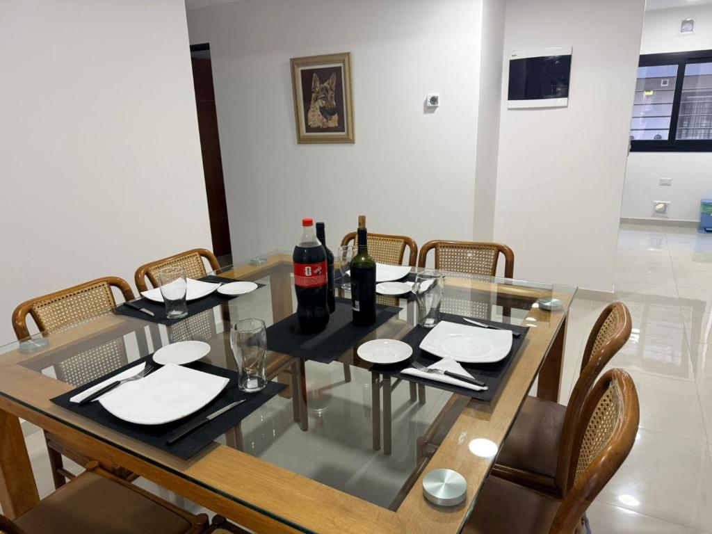 Monte Grande Family Stay - Balcón y parilla