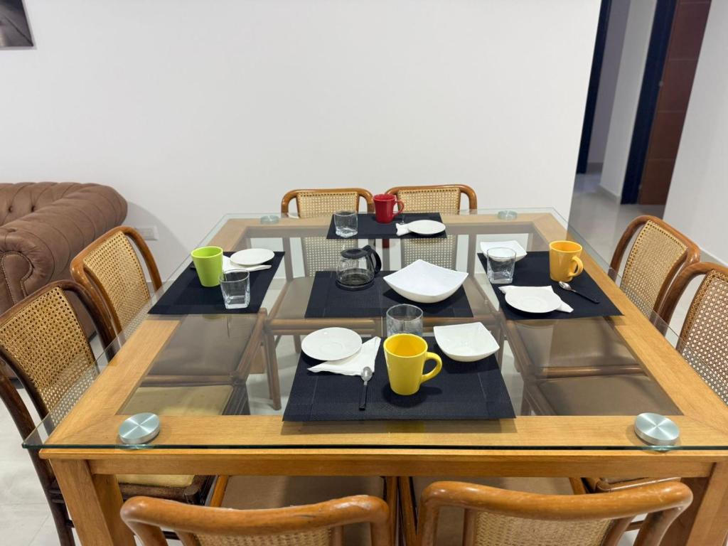 Monte Grande Family Stay - Balcón y parilla