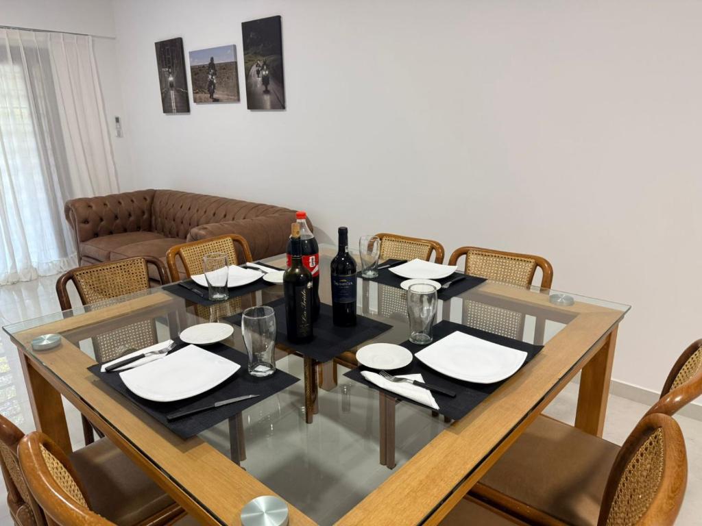 Monte Grande Family Stay - Balcón y parilla