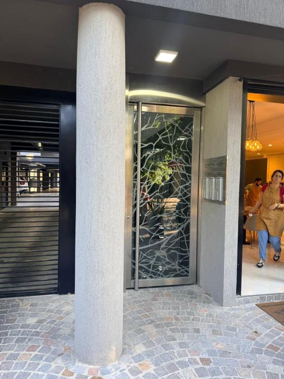 Monte Grande Family Stay - Balcón y parilla