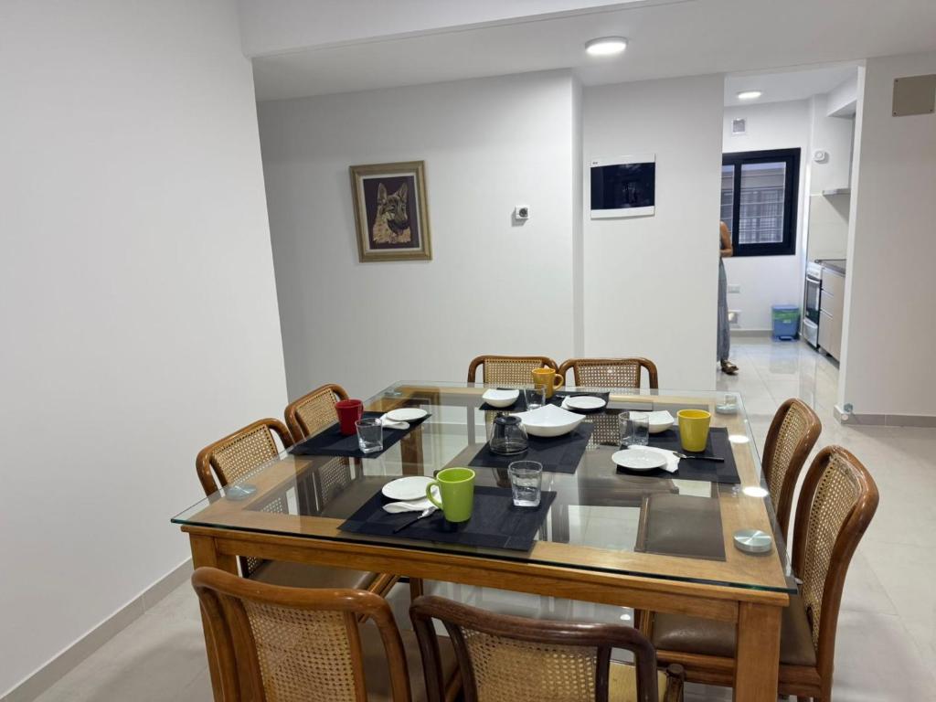 Monte Grande Family Stay - Balcón y parilla