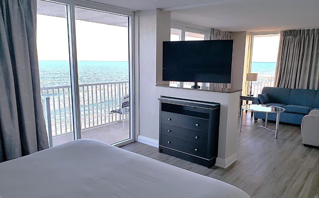 Radisson Suite Hotel Oceanfront - 