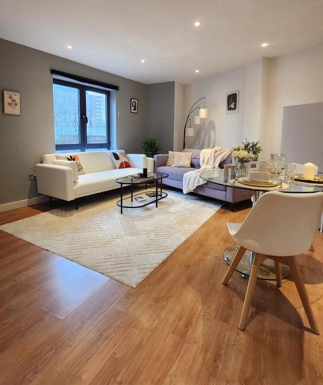 a living room with a couch and a table at Urban Retreat - Leeds City Centre - Sleeps 4 in Central Station